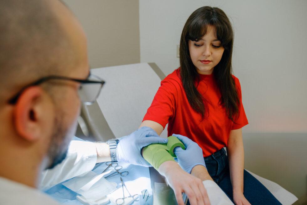 First Aid Basics in Ooltewah, TN & When to Visit Urgent Care Near You