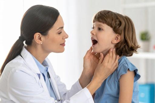 Winter Sore Throat Guide: Strep vs. Viral, When to Test