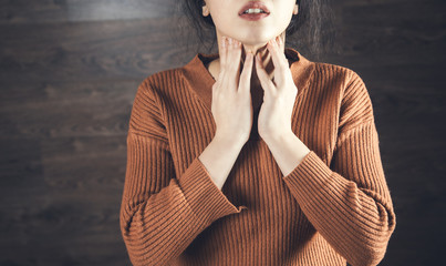 Sore Throat From COVID-19 Or Strep Throat: